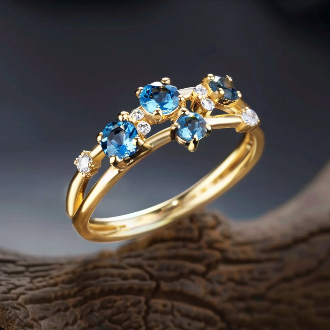 Anillo Incrustado Azul en Oro