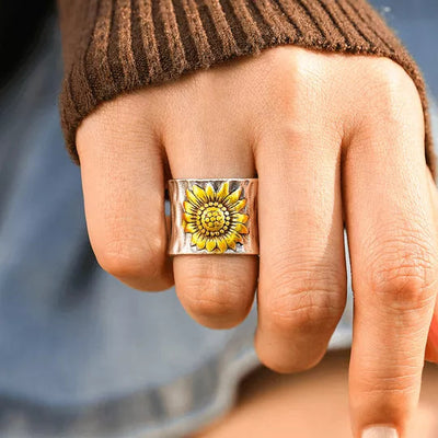 Anillo Ancho de Girasol Dorado en Plata 925