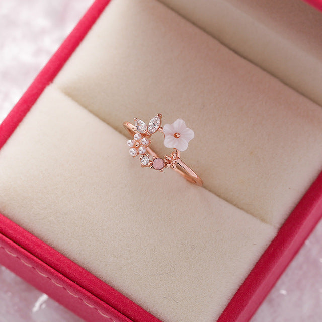 Anillo Ajustable Flor Silvestre con Perlas en Oro