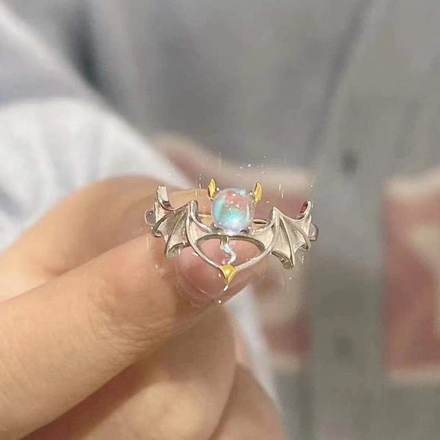 Anillo Ajustable de Murciélago con Piedra Lunar en Plata