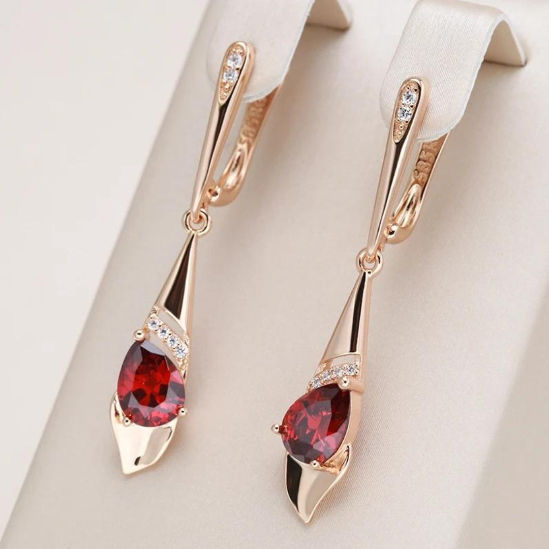 Aretes Elegantes con Circonita Roja en Oro