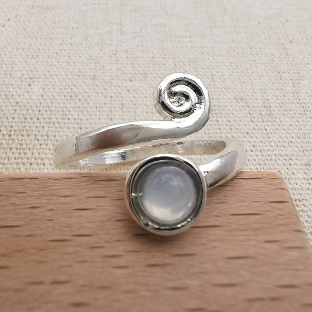 Anillo Espiral con Piedra Lunar Vintage