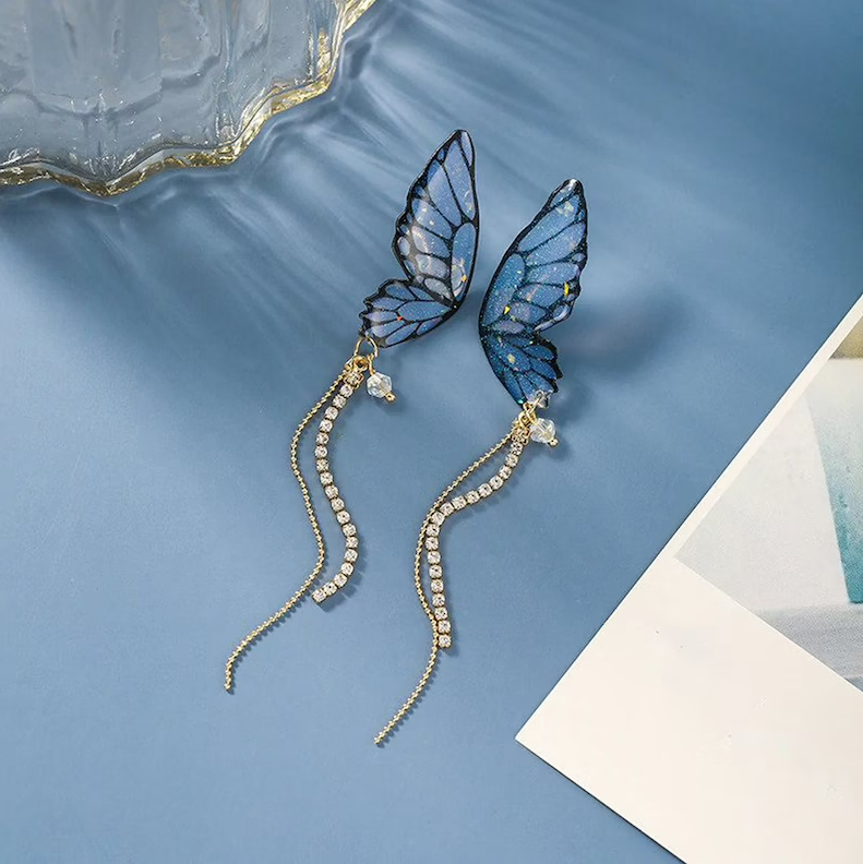 Aretes Colgantes de Mariposa Azul en Oro