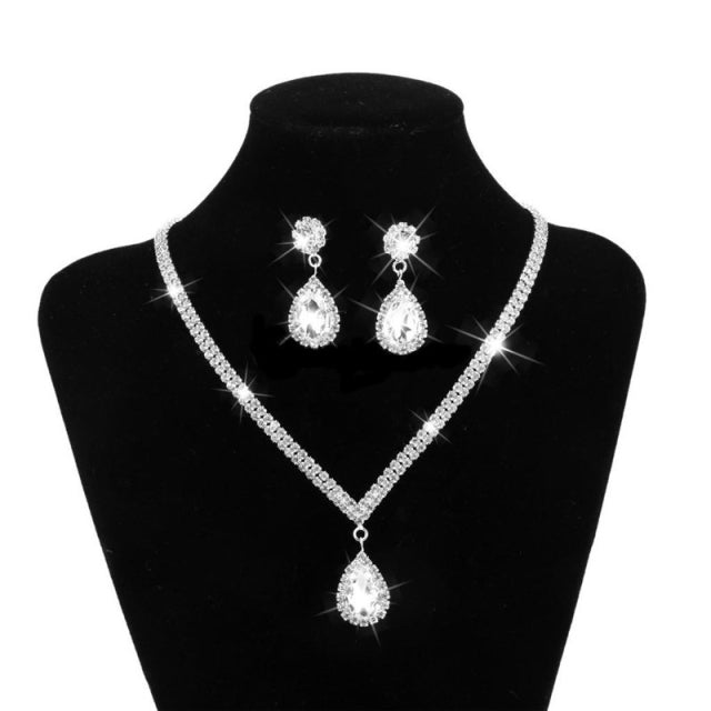 Conjunto Collar + Pendientes Brillantes de Agua en Plata