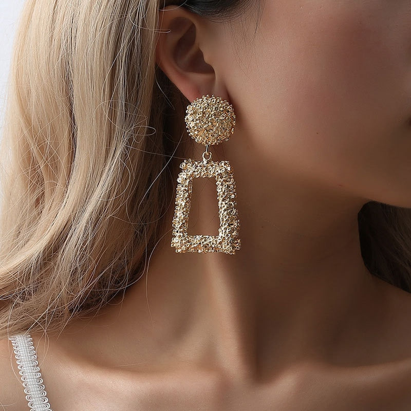 Aretes Estilo Modernista Bañados en Oro