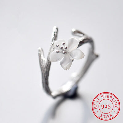 Anillo de Pétalo Blanco en Plata 925