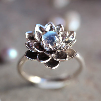 Anillo Lotus con Circonita de Cristal en Plata