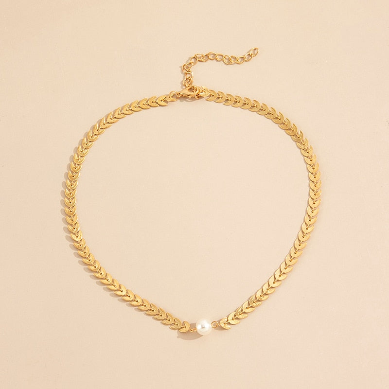 Collar de Hojas en Oro con Perla Gótica