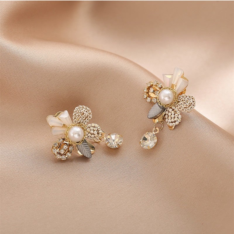 Aretes Florales de Perlas y Circonitas