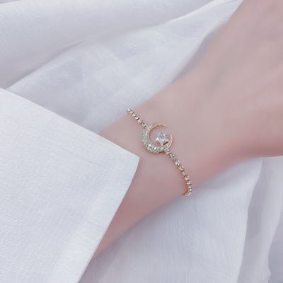 Brazalete de Luna Cresciente en Circonitas y Oro