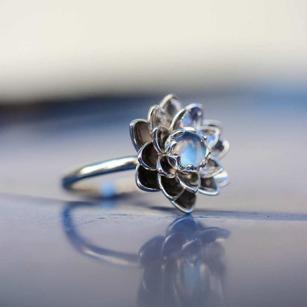 Anillo Lotus con Circonita de Cristal en Plata