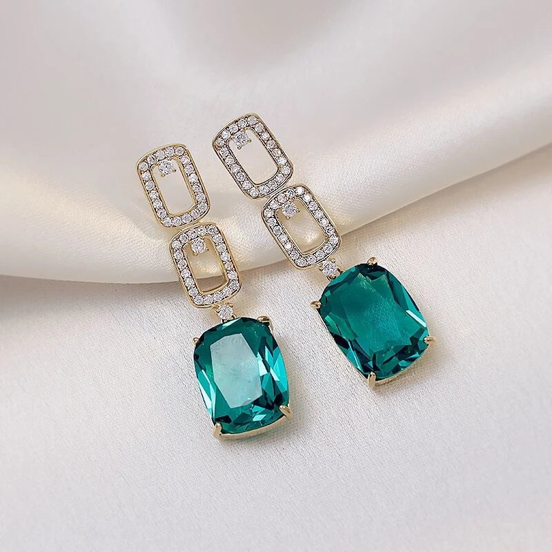 Aretes Colgantes de Diamante Verde en Oro