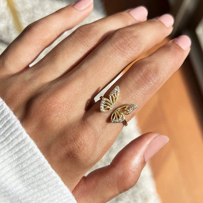 Anillo Ajustable de Mariposa con Circonitas en Oro