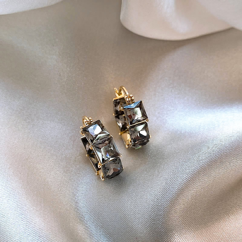 Elegantes Aretes de Circonio Negro