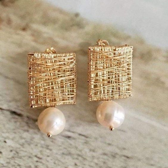 Aretes de Hilo Dorado Vintage con Perlas