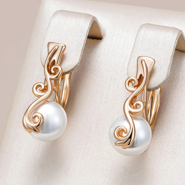 Elegantes Aretes de Perlas Doradas