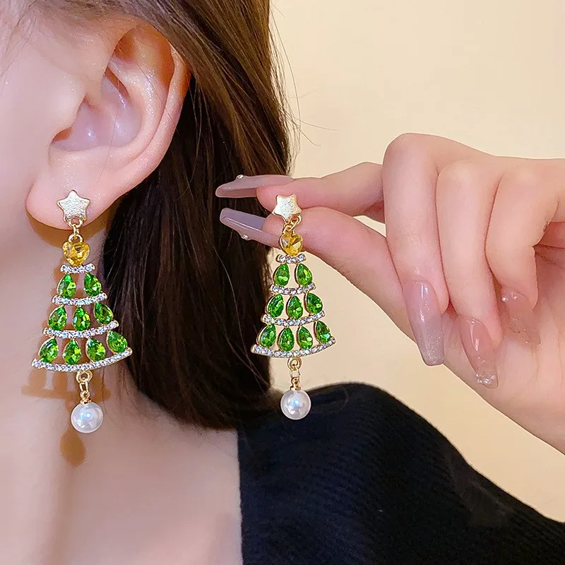 Elegantes Aretes de Abeto Brillantes