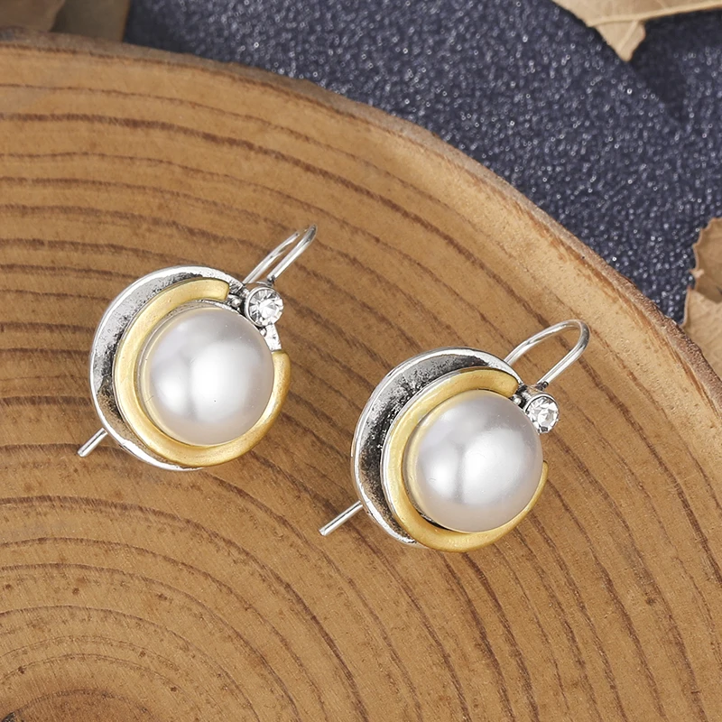 Elegantes Aretes de Perlas Incrustadas