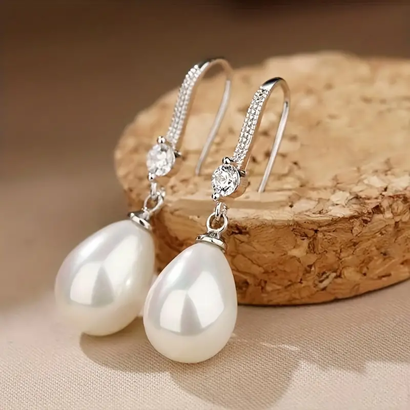 Aretes con Perlas Colgantes Brillantes