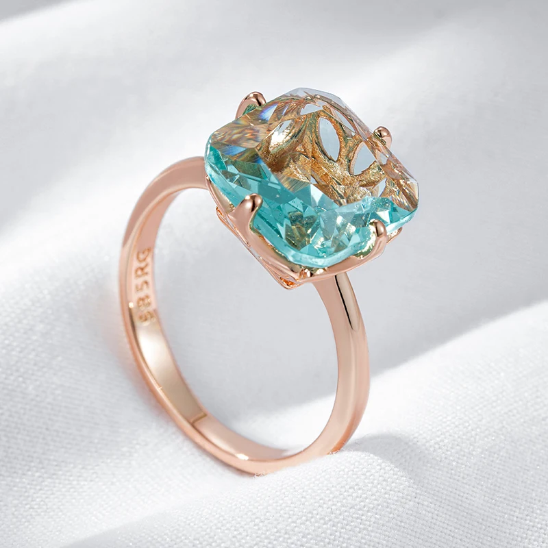 Anillo Cristal Azul Cielo Elegante Dorado